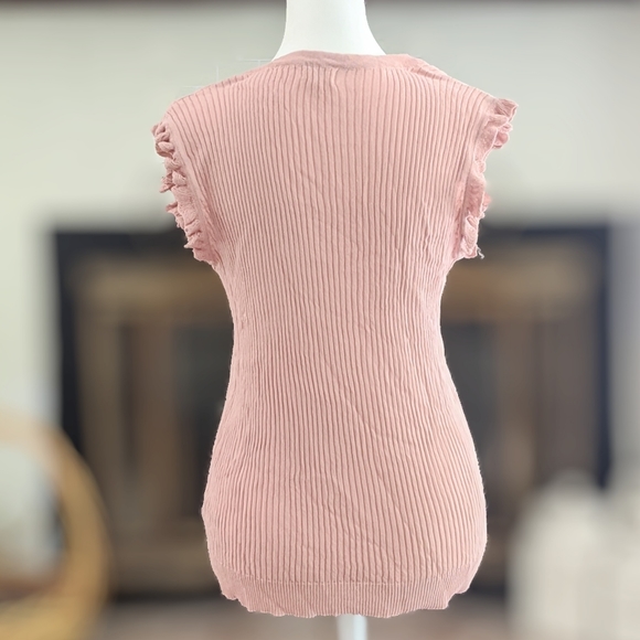 Woman's pink top - Picture 2 of 7